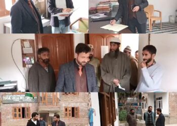 ADC Handwara conducts surprise inspection of Government Offices in Sub Division Handwara